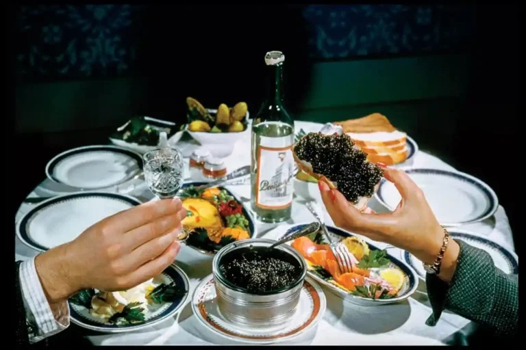 How to eat caviar at home